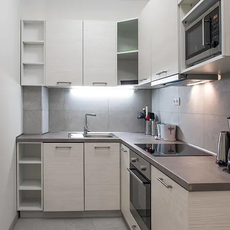 7 Tales Apartments By Adrez Apartment *